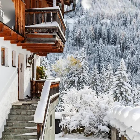 Flocke Sternschnuppe St. Anton am Arlberg